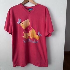 Vintage Disney Pooh v neck “So Popular” graphic tshirt Size Large